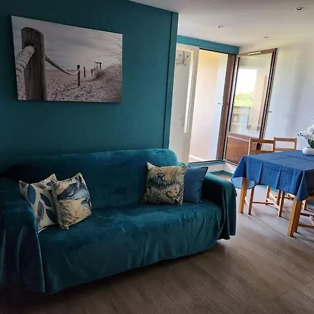 - A 300m Superbe Appart. 4 Pers Apartment *