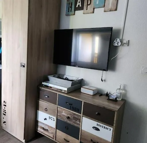 - A 300m Superbe Appart. 4 Pers Apartment *