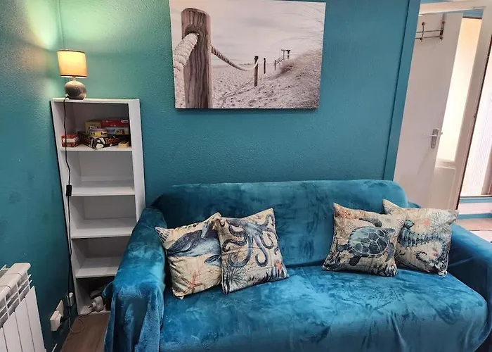 - A 300m Superbe Appart. 4 Pers