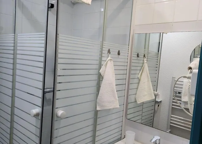 - A 300m Superbe Appart. 4 Pers Apartment *